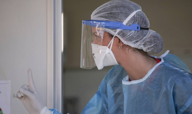 Δερμιτζάκης στο Newsbomb.gr: Εφιαλτική πρόβλεψη! Μέχρι πότε μπορεί να διαρκέσουν τα μέτρα