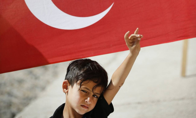 Νέο «χαστούκι» Μακρόν σε Ερντογάν: Εκτός νόμου τίθενται οι Γκρίζοι Λύκοι στη Γαλλία