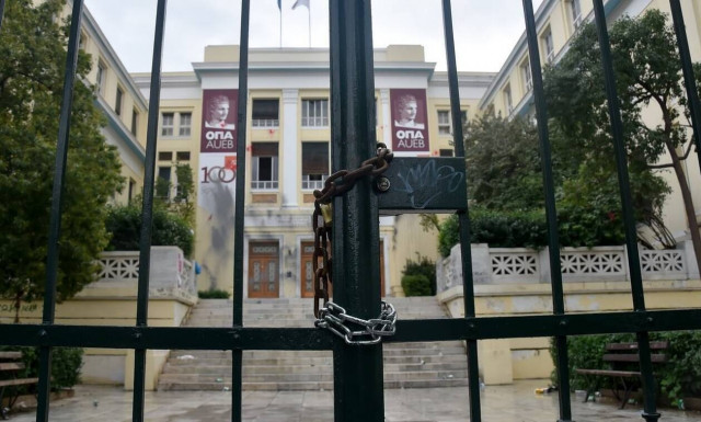 Κλείνει η ΑΣΟΕΕ μετά την επίθεση στον Πρύτανη