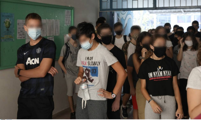 Κορονοϊός - «Βόμβα»: «Πιθανό το κλείσιμο των σχολείων, πολύ πιεσμένο το σύστημα»