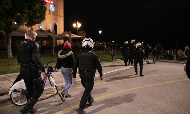 Θεσσαλονίκη: Επεισόδια μεταξυ των διαδηλωτών κατά του lockdown και αστυνομικών