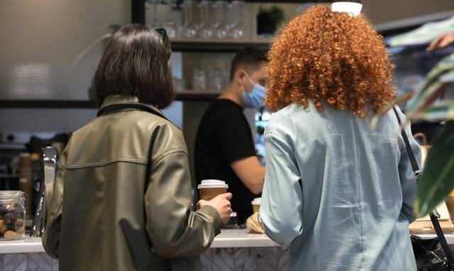 Κορονοϊός: Συναγερμός! Ενα βήμα πριν το lockdown Ροδόπη και Λάρισα