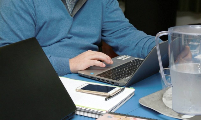 Τηλεργασία: Μίνι «lockdown» για την αγορά εργασίας - Πώς δουλεύει το 50% των εργαζομένων