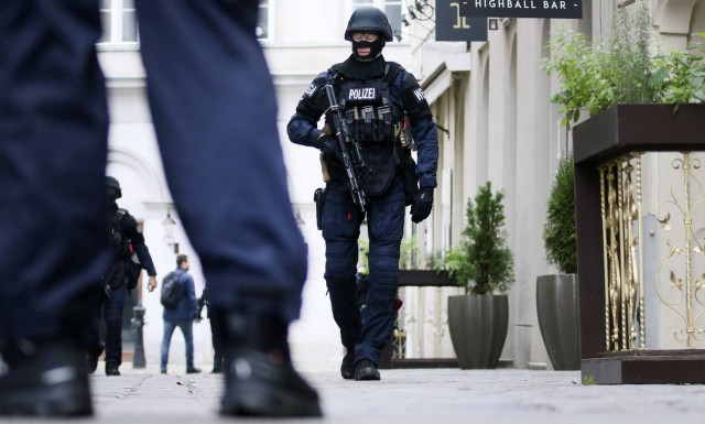 Τρομοκρατική επίθεση Βιέννη - Μαρτυρία Ελληνίδας στο Newsbomb.gr: «Ο κόσμος κρυβόταν στα μαγαζιά»