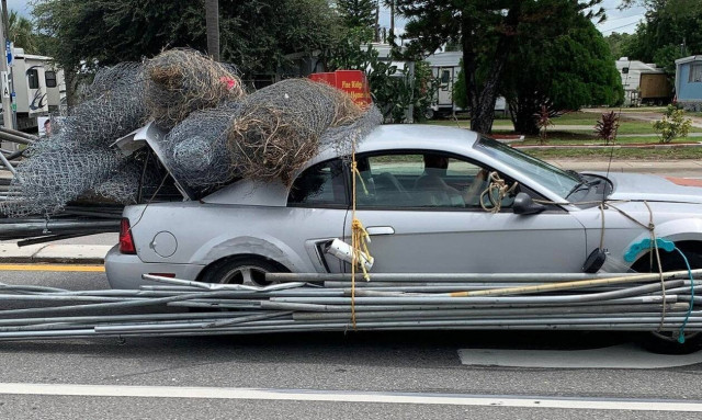 Δεν έχεις φορτηγάκι; Δεν πειράζει, φόρτωσέ τα όλα στο ΙΧ σου, μπορείς…