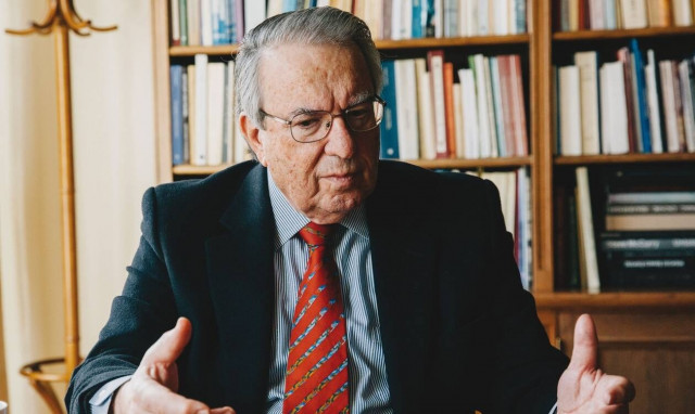 «Δεν υπάρχει lockdown» - Έξαλλος ο Μπαμπινιώτης 