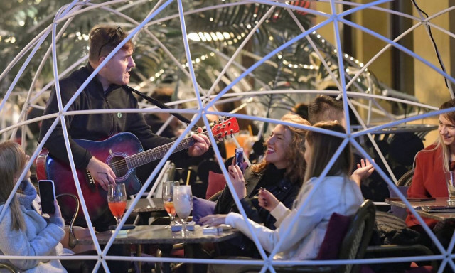 Κορονοϊός στην Ευρώπη: Επιστροφή του lockdown και απαγόρευση κυκλοφορίας κόντρα στο δεύτερο «κύμα»