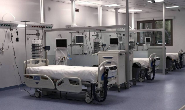 Κορονοϊός: Mειώνονται δραματικά οι ΜΕΘ - Πόσες κλίνες απομένουν 