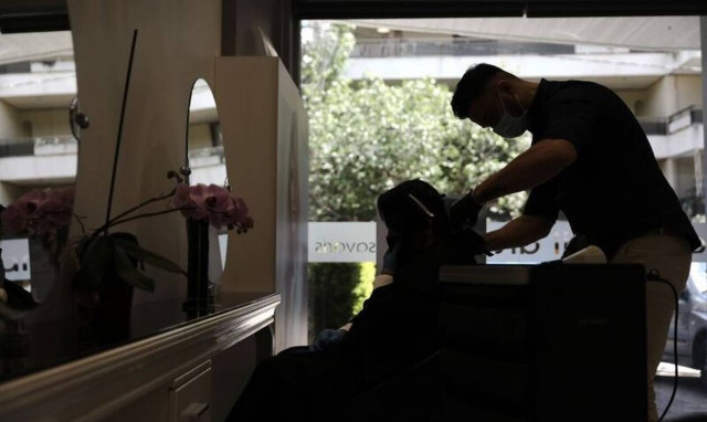 Lockdown - Προσοχή: Πότε κλείνουν τα κομμωτήρια - Η παράταση που δόθηκε