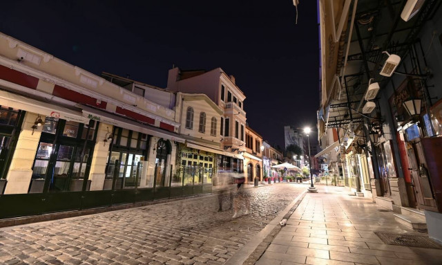 Lockdown: Έτσι αλλάζει η ζωή μας - Όλα τα μέτρα που τίθενται σε ισχύ από το Σάββατο