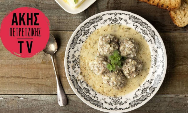 Συνταγή για πεντανόστιμα γιουβαρλάκια αυγολέμονο από τον Άκη Πετρετζίκη