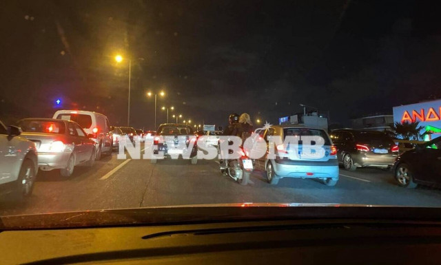 Κίνηση ΤΩΡΑ: Κυκλοφοριακό «έμφραγμα» στους δρόμους – Τρέχουν να προλάβουν το Lockdown
