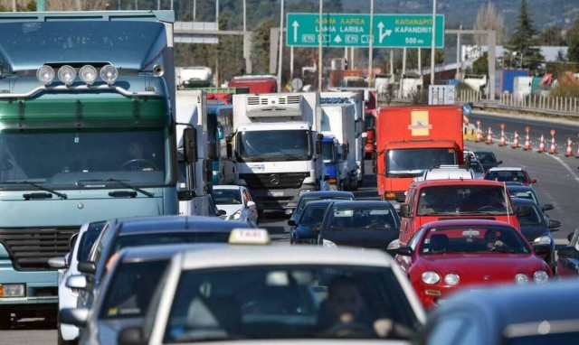 ΤΩΡΑ: Χάος στον Κηφισό - Τροχαίο ατύχημα προκάλεσε ουρές χιλιομέτρων