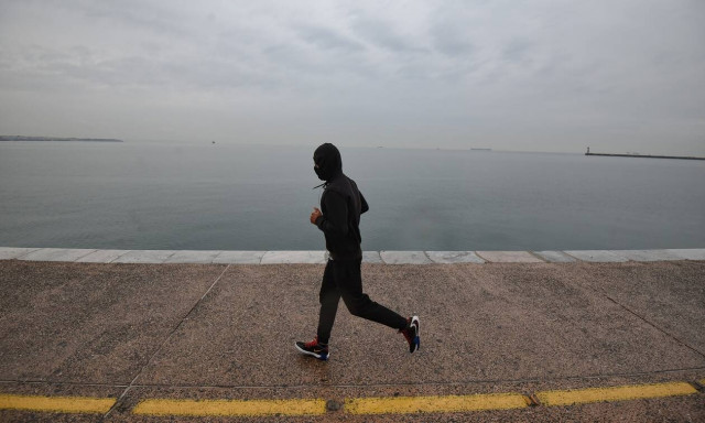 Κρούσματα σήμερα (6/11/2020): Φόβοι για νέο «μαύρο» ρεκόρ στην Ελλάδα 