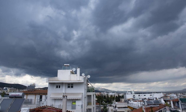 Άστατος ο καιρός το Σαββατοκύριακο: Βροχές, πτώση της θερμοκρασίας και ισχυροί άνεμοι