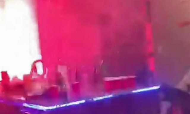 Άναψαν πυροτεχνήματα ΜΕΣΑ στο σπίτι - Δείτε τι συνέβη!