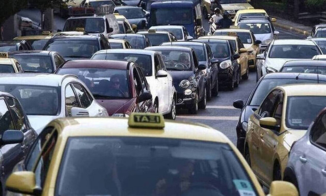 Κίνηση: Χάος στους δρόμους της Αθήνας πριν το lockdown – Για τα τελευταία ψώνια οι Αθηναίοι