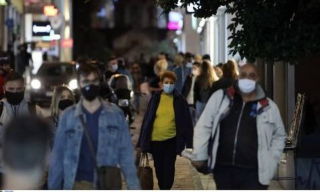  Lockdown: «Βυθίστηκε» από κόσμο η Ερμού λίγο πριν την καραντίνα