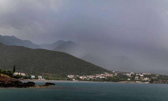 Καιρός σήμερα: Με συννεφιά και θυελλώδεις ανέμους η Παρασκευή - Πού θα βρέξει