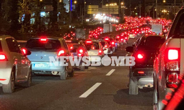 Κίνηση ΤΩΡΑ: Όλη η Αθήνα στους δρόμους - «Κόλαση» σε καταστήματα, ΚΤΕΛ, λιμάνια και διόδια