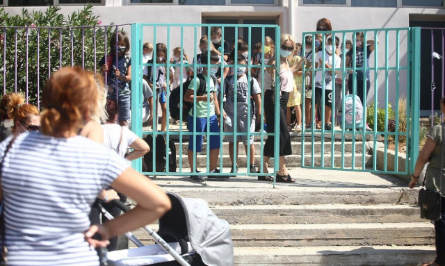 Lockdown - Σχολεία: Πώς θα γίνεται η μετακίνηση των μαθητών - Με SMS και γραπτή βεβαίωση