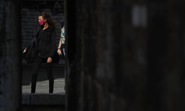 Κορονοϊός: 2.448 νέα κρούσματα και 14 νεκροί σε 24 ώρες - 196 διασωληνωμένοι