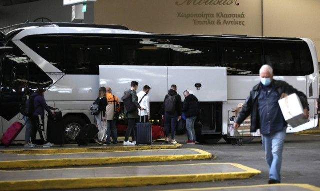 Lockdown: Απαντήσεις σε απορίες για τις μετακινήσεις–Το SMS για κομμωτήρια, τι θα γίνει με τις ελιές