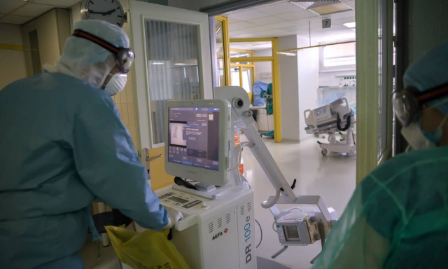 Κορονοϊός: Δραματική η κατάσταση με τις ΜΕΘ - Στο «κόκκινο» τα νοσοκομεία της χώρας