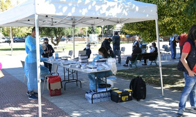 Κορονοϊός-Lockdown: Συναγερμός στον ΕΟΔΥ – Οι περιοχές με 30% θετικούς στα rapid tests