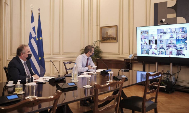 Μητσοτάκης για lockdown: Στόχος μας να σώσουμε τα Χριστούγεννα