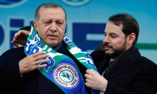 Τουρκία: Προσπαθούν να πείσουν τον Αλμπαϊράκ να μην παραιτηθεί