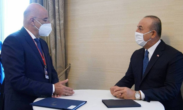 Foreign Minister Dendias and Turkish counterpart speak on the phone