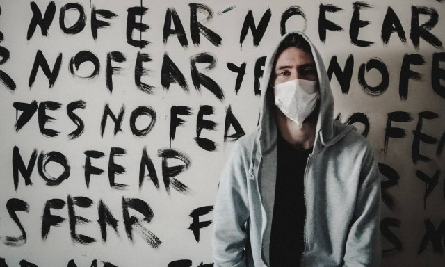 Κορονοϊός: Lock ναι, down όχι - Ψηλά το κεφάλι