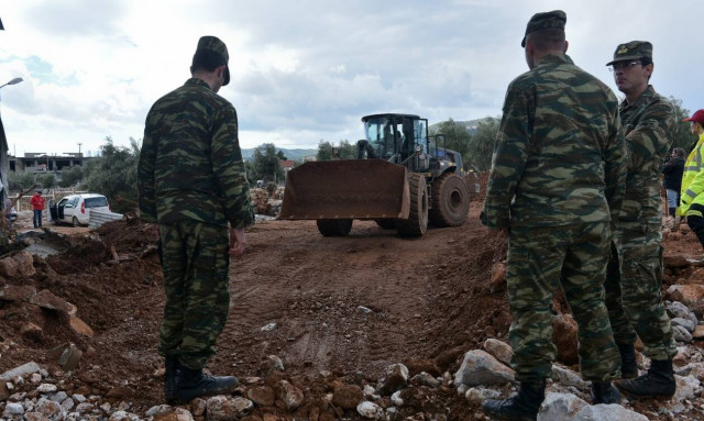 Στρατός Ξηράς: Πάντα δίπλα στους πολίτες – Προσωπικό, μέσα και φαγητό στους πλημμυροπαθείς