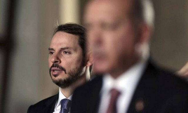 Ο Ερντογάν έκανε δεκτή την παραίτηση του γαμπρού του, Αλμπαϊράκ, από τη θέση του ΥΠΟΙΚ της Τουρκίας