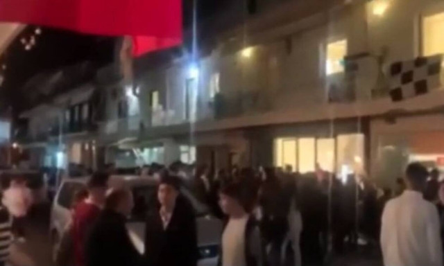 Κορονοϊός - Αχαΐα: Απίστευτες εικόνες συνωστισμού σε γλέντι Ρομά