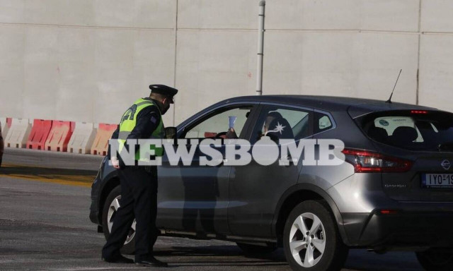 Lockdown: Μπλόκα παντού - Η αστυνομία «μοιράζει» πρόστιμα στους παραβάτες