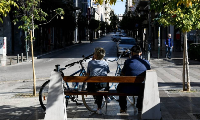 Health experts express concern over large exodus of Athenians pre-lockdown