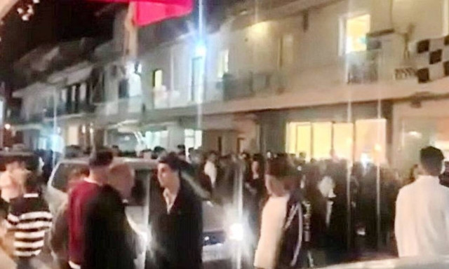 Lockdown: Απίστευτος συνωστισμός και προσαγωγές σε συνοικία Ρομά στην Κάτω Αχαΐα