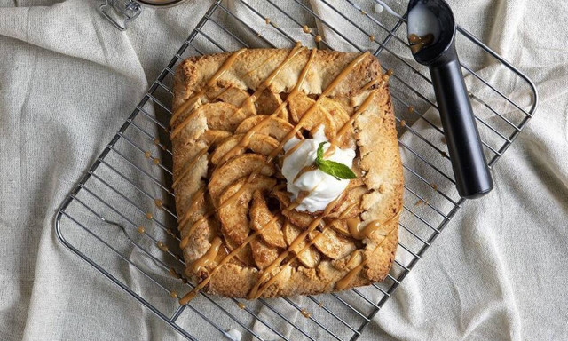 Άκης Πετρετζίκης: Galette με μήλα
