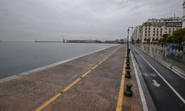 Κορονοϊός: Καθολική απαγόρευση κυκλοφορίας στη Θεσσαλονίκη - Κλείνουν όλα τα σχολεία