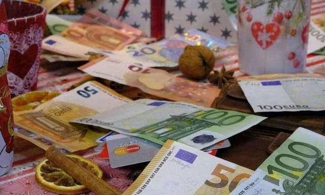 Δώρο Χριστουγέννων: Πόσα χρήματα θα λάβουν 1 εκατ. εργαζόμενοι - Δείτε παραδείγματα