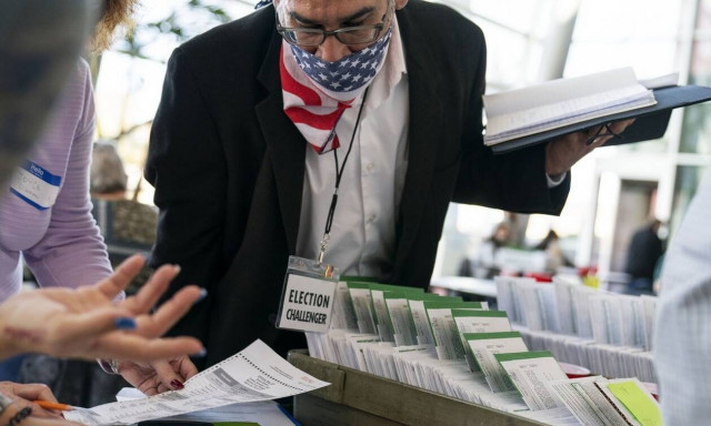 Εκλογές ΗΠΑ 2020: Το θρίλερ καλά κρατάει στην Τζόρτζια - Επανακαταμέτρηση με… το χέρι