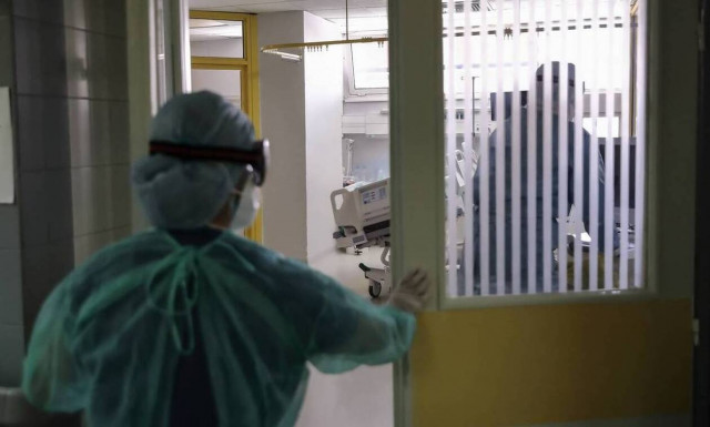 Κορoνοϊός - Διευθυντής ΜΕΘ Παπανικολάου: Σε θαλάμους και διαδρόμους θα νοσηλεύσουμε ασθενείς 