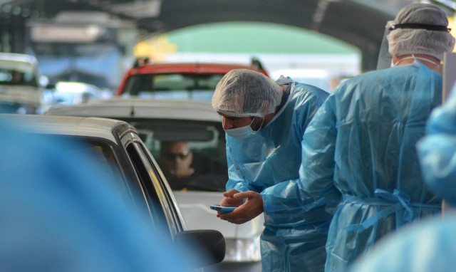 Κορονοϊός – Εξαδάκτυλος: «Ακρωτηριασμός» για την… ασθενή Θεσσαλονίκη – Επιστροφή στα μέτρα Μαρτίου