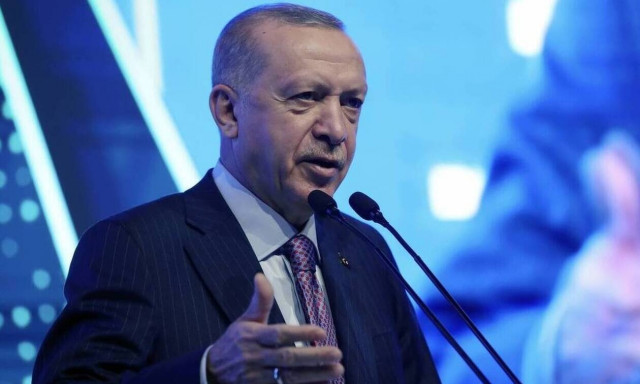 Ξέφυγε ο… θεοπάλαβος Ερντογάν: Τάζει ταξίδια στο διάστημα για να σώσει το τομάρι του