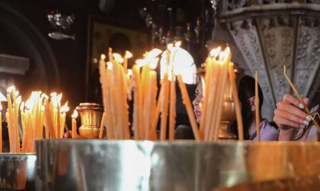 Η Διαρκής Ιερά Σύνοδος ζητεί να λειτουργήσουν οι ναοί την περίοδο των Χριστουγέννων