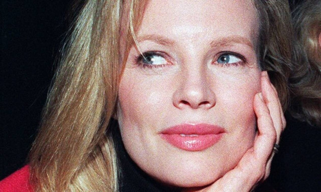 Η Kim Basinger πρωταγωνιστεί σε καμπάνια μεγάλου οίκου μόδας