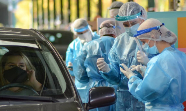 Κρούσματα σήμερα: Ημέρα αγωνίας - Θα σπάσει ξανά το «φράγμα» των 3.000;