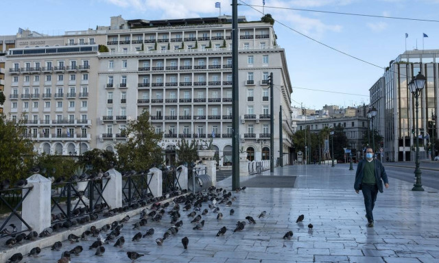 Greece confirms 2,835 new coronavirus cases, 38 deaths, 366 in ICUs on Saturday